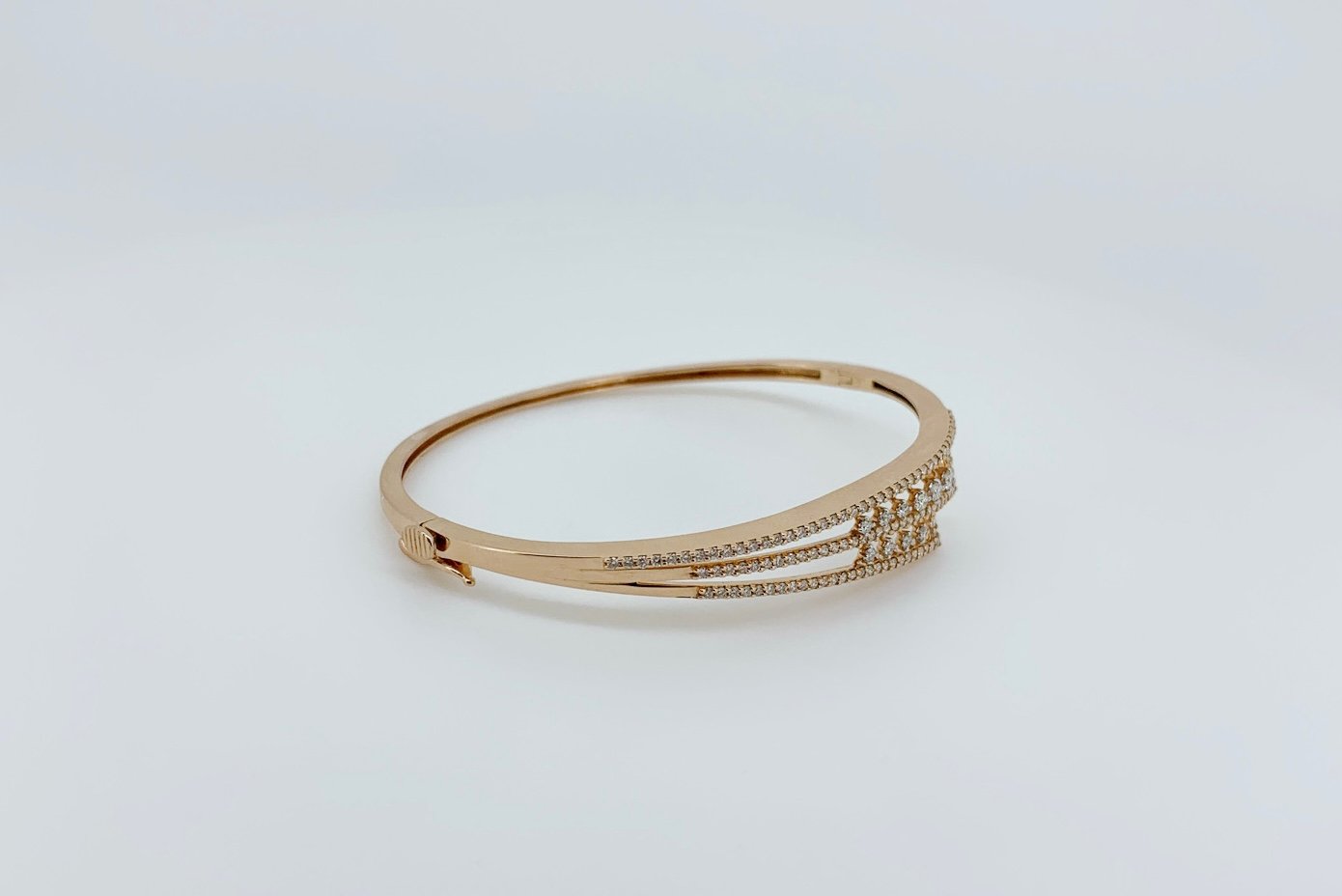 Modern Wings Diamond Bracelet - Image 4