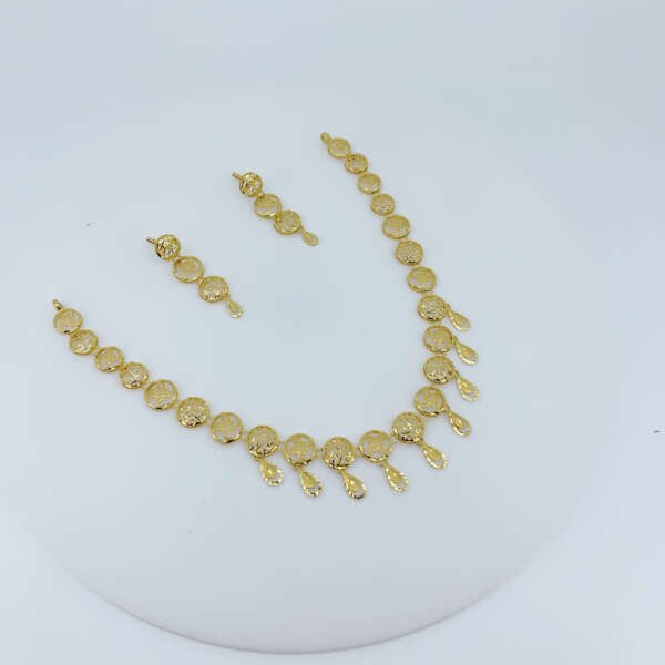 Timeless Indian Gold Necklace Set with Drop Hangings